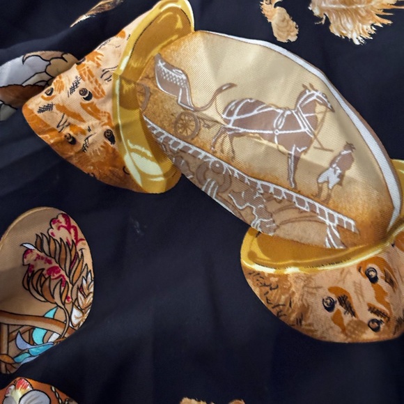 HERMES (Authentic) Silk Scarf (90cm Square) - Picture 8 of 10